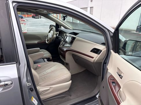 Used 2011 Toyota Sienna XLE image 12