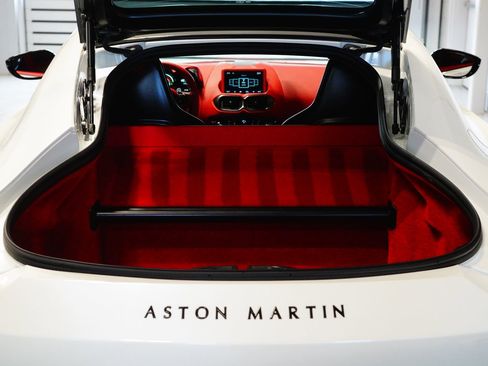 Used 2023 Aston Martin V12 Vantage RWD image 34