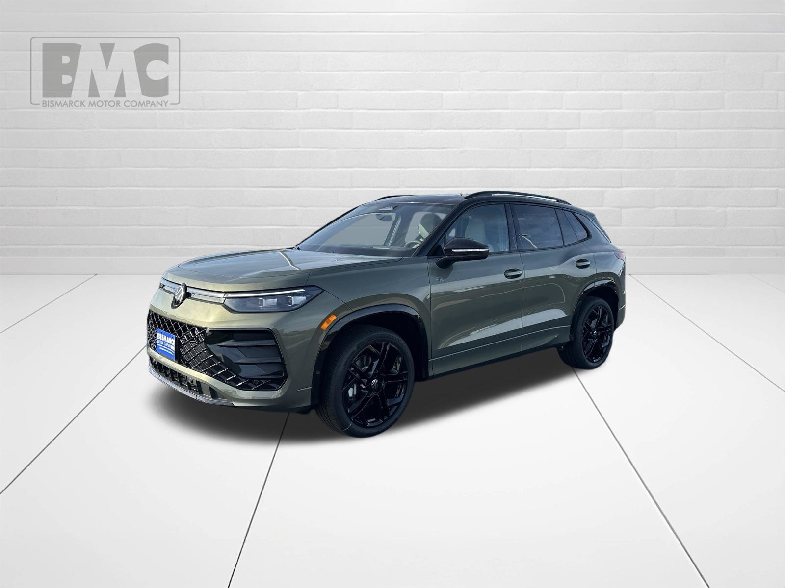 New 2026 Volkswagen Tiguan SE R-Line AWD/4WD image 2