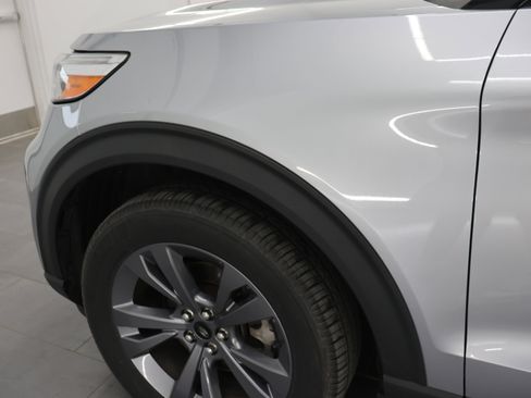 Used 2021 Ford Explorer XLT w/ Equipment Group 202A AWD/4WD image 33