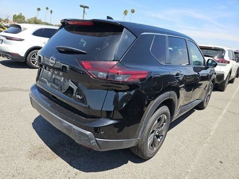 Used 2024 Nissan Rogue SV FWD image 3