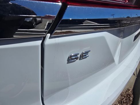 Used 2025 Volkswagen Atlas SE image 20