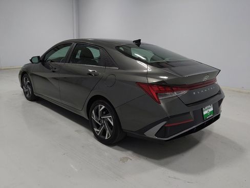 Used 2024 Hyundai Elantra SEL w/ Convenience Package FWD image 5
