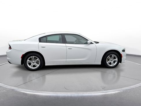 Used 2022 Dodge Charger SXT RWD image 9