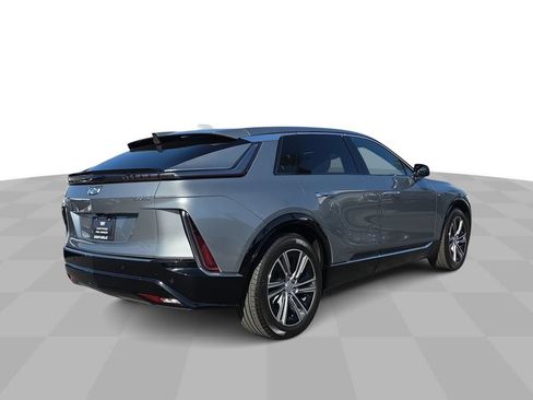 Used 2024 Cadillac Lyriq Luxury AWD/4WD image 8