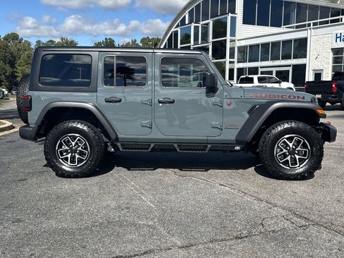 Used 2024 Jeep Wrangler Rubicon image 11