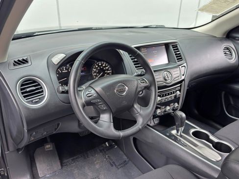 Used 2019 Nissan Pathfinder SV FWD image 12