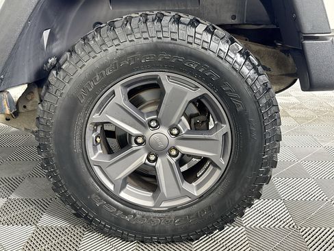 Used 2017 Jeep Wrangler Unlimited Rubicon w/ Quick Order Package 24Z Recon image 34