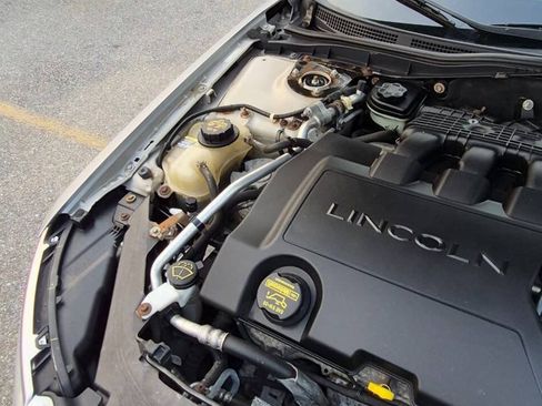 Used 2010 Lincoln MKZ FWD image 18