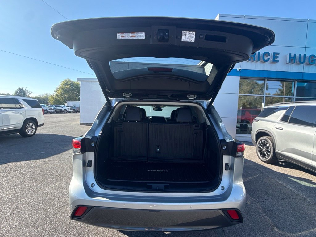 Used 2022 Toyota Highlander Limited AWD/4WD image 8