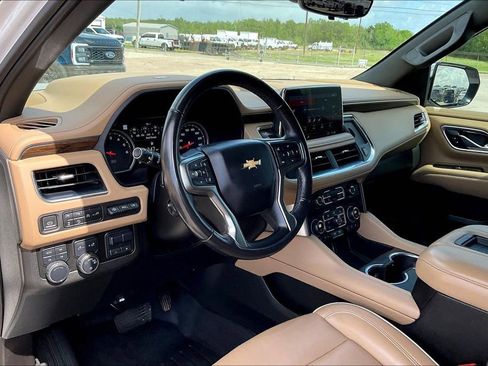 Used 2021 Chevrolet Suburban Premier w/ Premium Package AWD/4WD image 14