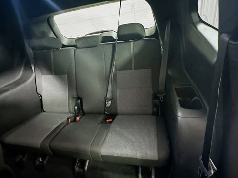 Used 2025 GMC Acadia Elevation image 30