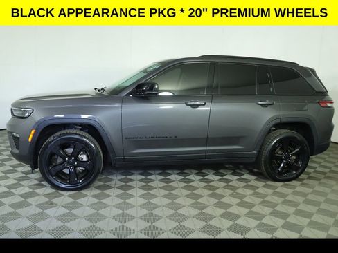 Used 2023 Jeep Grand Cherokee Limited w/ Black Appearance Package AWD/4WD image 6