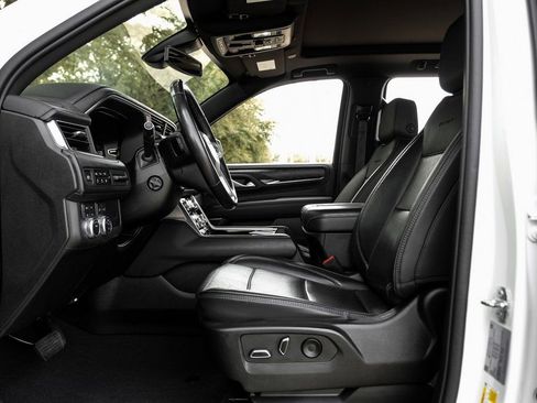 Used 2022 GMC Yukon XL Denali image 4