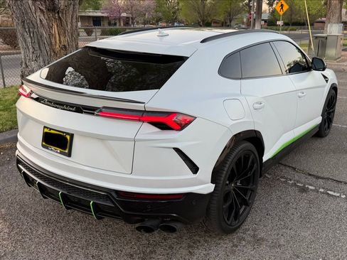 Used 2020 Lamborghini Urus AWD/4WD image 13
