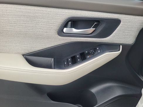 Used 2021 Nissan Rogue SV FWD image 18
