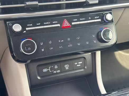 Used 2025 Hyundai Tucson Limited FWD image 16