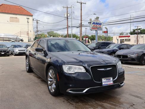 Used 2016 Chrysler 300 Limited RWD image 1