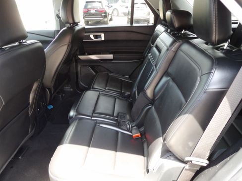Used 2024 Ford Explorer XLT w/ Equipment Group 202A RWD image 12