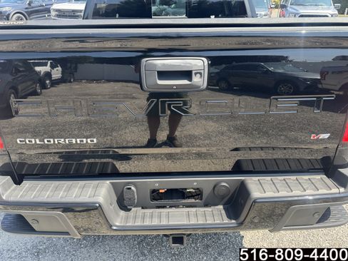 Used 2022 Chevrolet Colorado Z71 AWD/4WD image 37