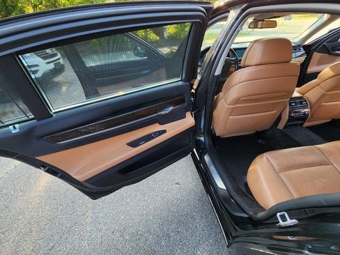 Used 2011 BMW 750Li xDrive image 34