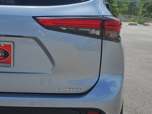 Used 2020 Toyota Highlander Limited FWD image 27