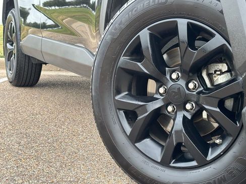 Used 2022 Toyota RAV4 LE image 2