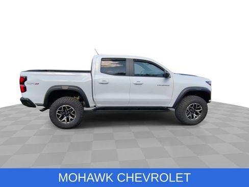 Used 2024 Chevrolet Colorado ZR2 w/ ZR2 Convenience Package III AWD/4WD image 9