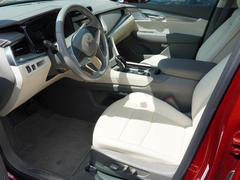 Used 2025 Cadillac XT5 Premium Luxury FWD image 9