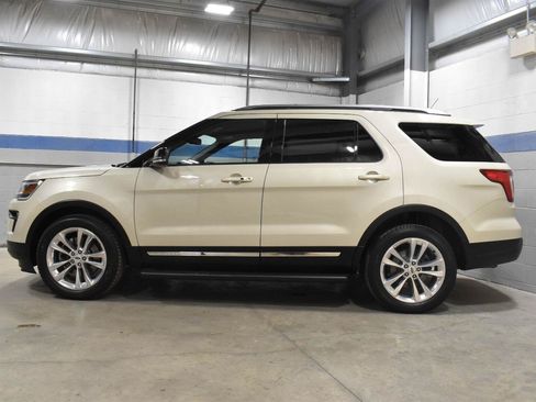 Used 2018 Ford Explorer XLT w/ Equipment Group 202A AWD/4WD image 24