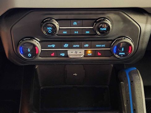 Used 2022 Ford Bronco Black Diamond AWD/4WD image 19