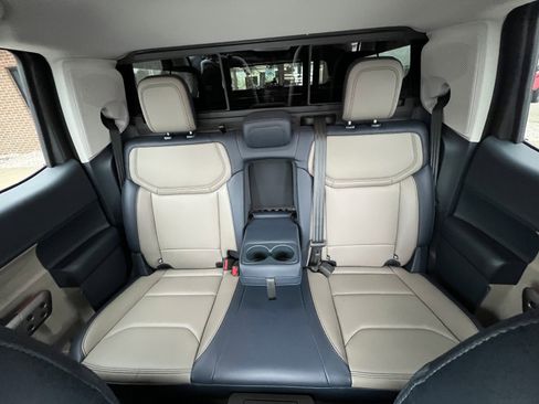 Used 2025 Ford Maverick Lariat w/ 4K Tow Package image 15