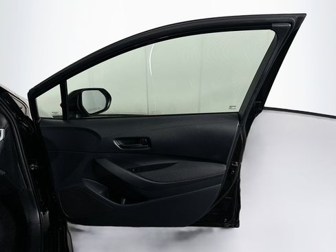 Used 2025 Toyota Corolla LE FWD image 30