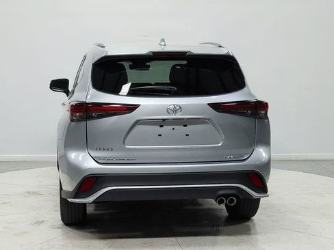 Used 2025 Toyota Highlander XSE image 6