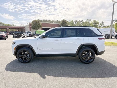 New 2026 Jeep Grand Cherokee Limited RWD image 6
