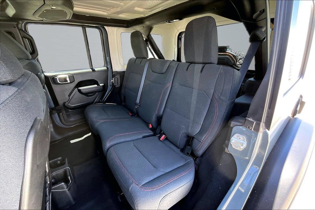 Certified 2025 Jeep Wrangler Unlimited Rubicon w/ Convenience Group AWD/4WD image 19
