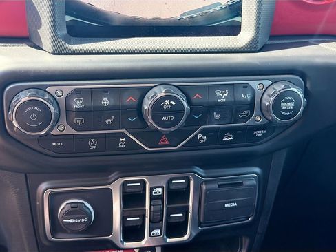 Used 2022 Jeep Wrangler Unlimited Rubicon w/ LED Lighting Group AWD/4WD image 31