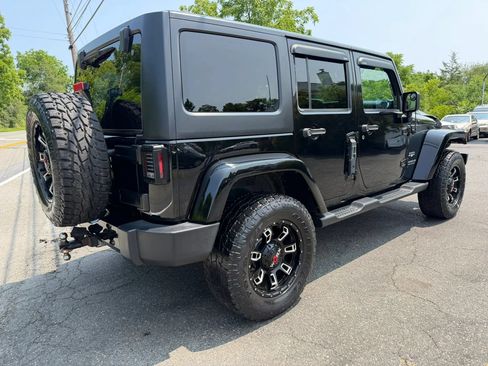 Used 2017 Jeep Wrangler Unlimited Sahara w/ Connectivity Group AWD/4WD image 6