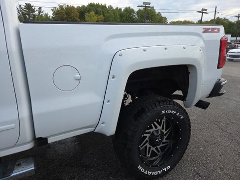 Used 2018 GMC Sierra 1500 SLE image 32