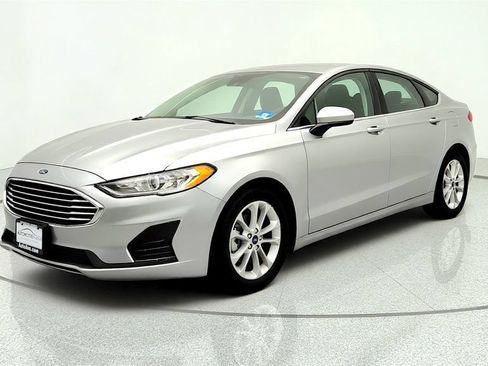 Used 2020 Ford Fusion SE FWD image 1