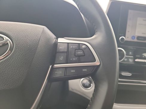 Used 2023 Toyota Highlander LE image 15