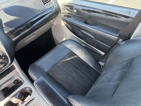 Used 2019 Dodge Grand Caravan SXT image 23