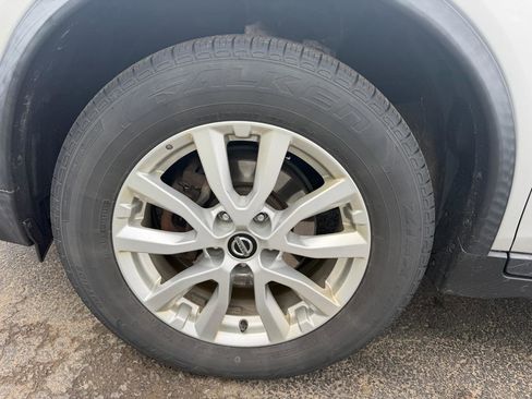 Used 2018 Nissan Rogue SV image 11