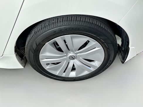 Used 2025 Nissan Leaf S FWD image 11