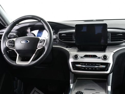 Used 2023 Ford Explorer XLT w/ Equipment Group 202A image 8