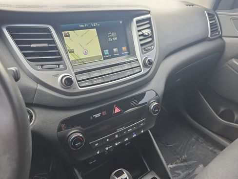 Used 2017 Hyundai Tucson SE Plus FWD image 19