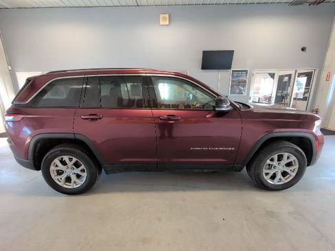Used 2023 Jeep Grand Cherokee Limited image 6