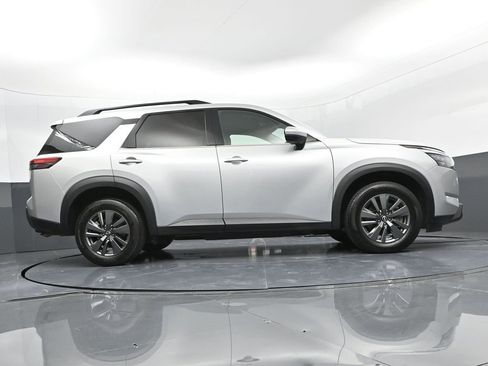 Used 2024 Nissan Pathfinder SV image 35