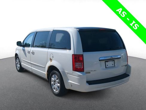 Used 2010 Chrysler Town & Country LX FWD image 6