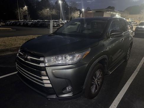 Used 2019 Toyota Highlander XLE image 12
